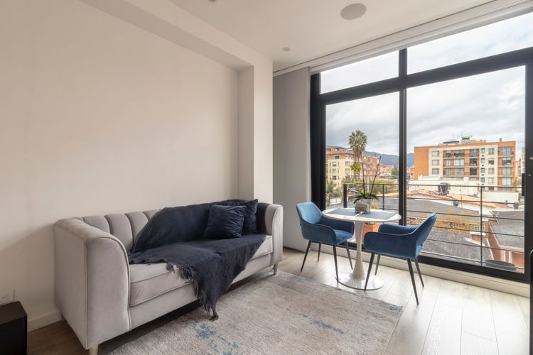Apartamento de 1 alcoba en venta en Santa Barbara Occidental, Bogotá, 56 m² · foto 2 de 16