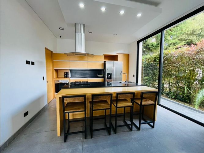 Apartamento de 3 alcobas en venta en Escobero, Envigado, 248 m² · foto 3 de 24