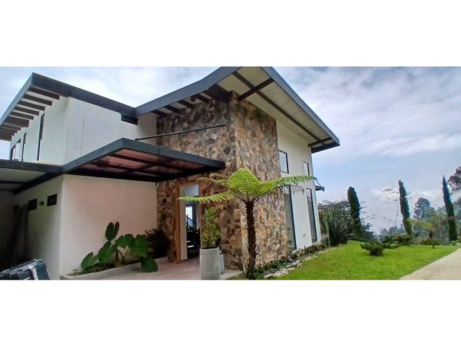 Casa de 5 alcobas en venta en La Catedral, Envigado · foto 3 de 24