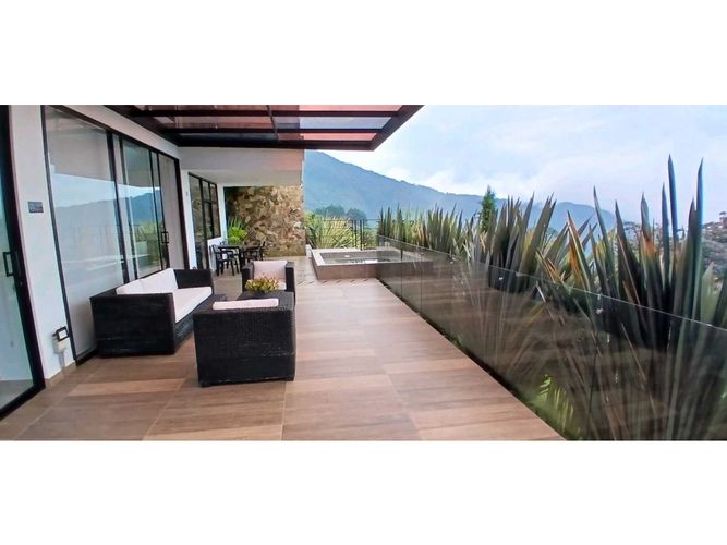 Casa de 5 alcobas en venta en La Catedral, Envigado · foto 11 de 24