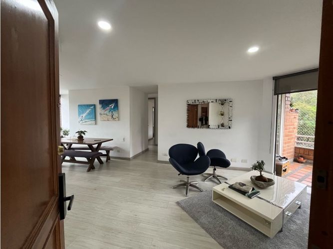 Apartamento de 3 alcobas en venta en Bolivariana, Medellín, 96 m² · foto 2 de 24