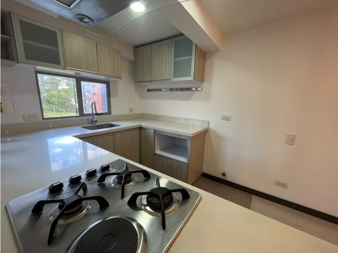 Apartamento de 2 alcobas en arriendo en Loma De Las Brujas, Medellín, 80 m² · foto 3 de 20