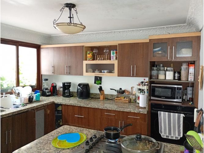 Casa de 5 alcobas en venta en Malta, Itagüí, 460 m² · foto 2 de 19