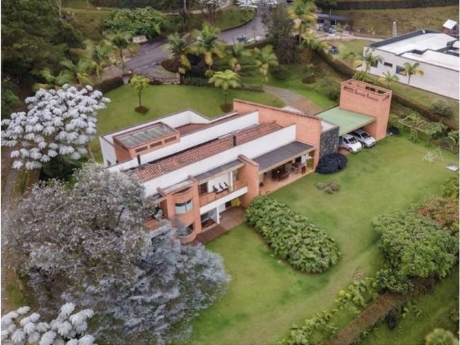 Casa de 6 alcobas en venta en Las Palmas, Envigado, 595 m² · foto 3 de 24