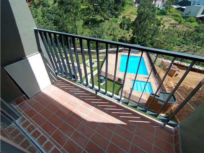 Apartamento de 2 alcobas en venta en Alfonso Lopez, La Estrella, 50 m² · foto 2 de 24