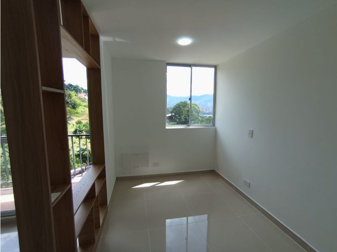 Apartamento de 2 alcobas en venta en Alfonso Lopez, La Estrella, 50 m² · foto 9 de 24