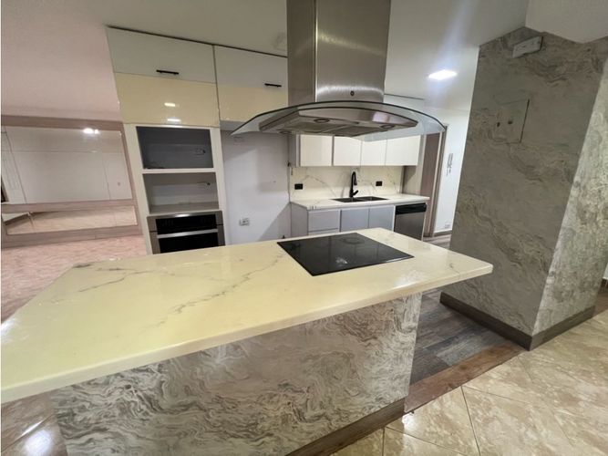 Apartamento en venta en Laureles, Medellín · foto 2 de 23