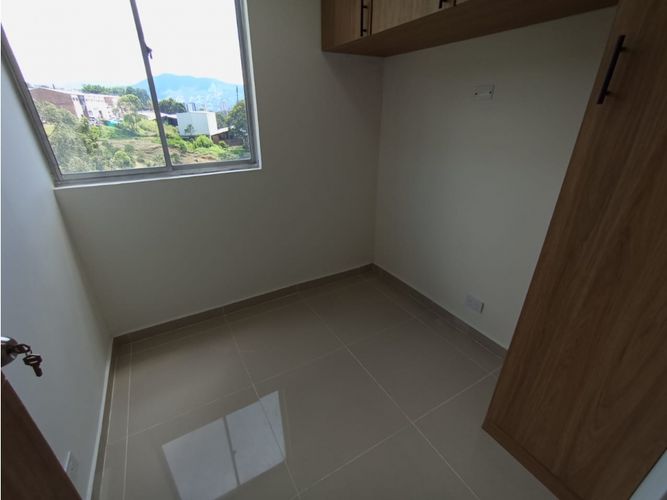 Apartamento de 2 alcobas en venta en Alfonso Lopez, La Estrella, 50 m² · foto 10 de 24