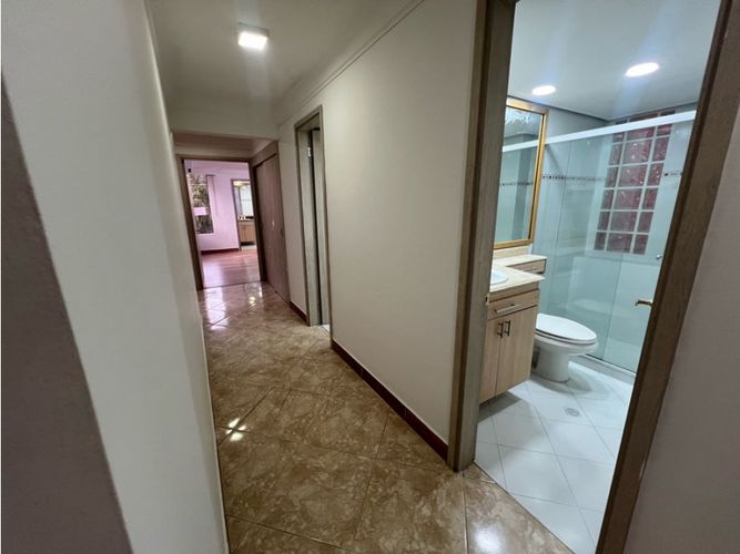 Apartamento en venta en Laureles, Medellín · foto 8 de 23
