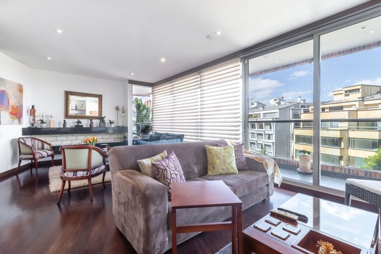 Apartamento de 2 alcobas en venta en El Refugio, Bogotá, 186 m² · foto 2 de 20