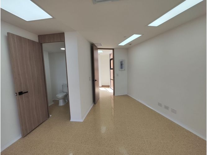 Consultorio en arriendo en Villa Carlota, Medellín, 32 m² · foto 5 de 8