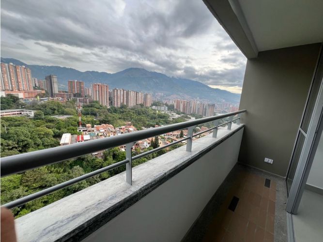 Apartamento de 2 alcobas en venta en Cabañas, Bello, 56 m² · foto 3 de 24