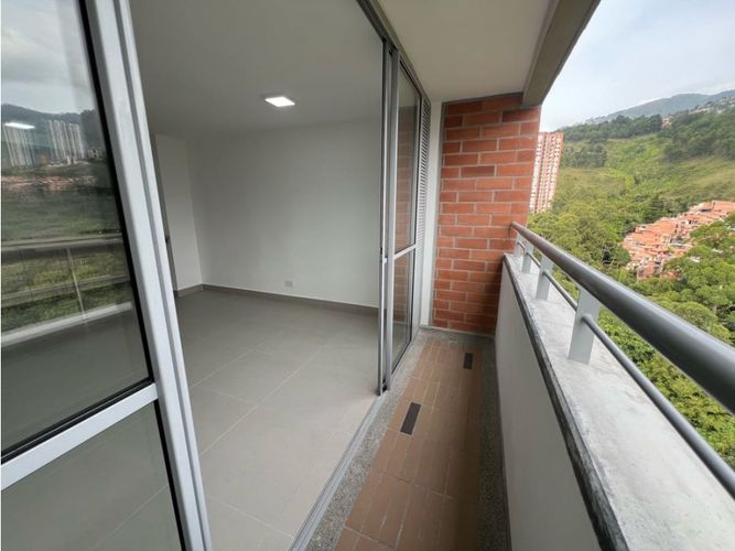 Apartamento de 2 alcobas en venta en Cabañas, Bello, 56 m² · foto 9 de 24