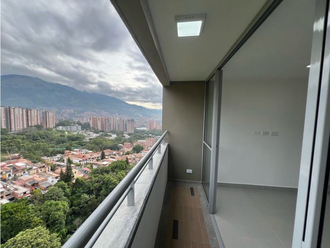 Apartamento de 2 alcobas en venta en Cabañas, Bello, 56 m² · foto 11 de 24
