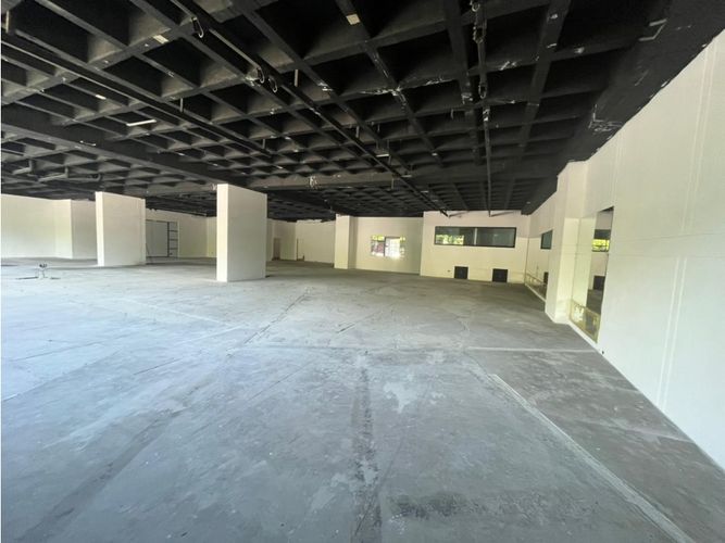Bodega en arriendo en Cuarta Brigada, Medellín, 750 m² · foto 2 de 19