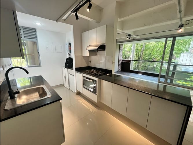 Apartamento de 2 alcobas en arriendo en El Castillo, Medellín, 80 m² · foto 4 de 24