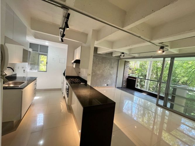 Apartamento de 2 alcobas en arriendo en El Castillo, Medellín, 80 m² · foto 5 de 24