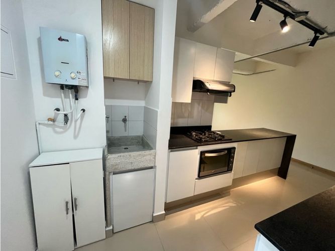 Apartamento de 2 alcobas en arriendo en El Castillo, Medellín, 80 m² · foto 7 de 24