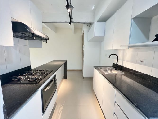 Apartamento de 2 alcobas en arriendo en El Castillo, Medellín, 80 m² · foto 8 de 24