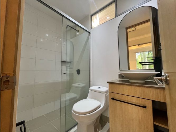 Apartamento de 2 alcobas en arriendo en El Castillo, Medellín, 80 m² · foto 13 de 24