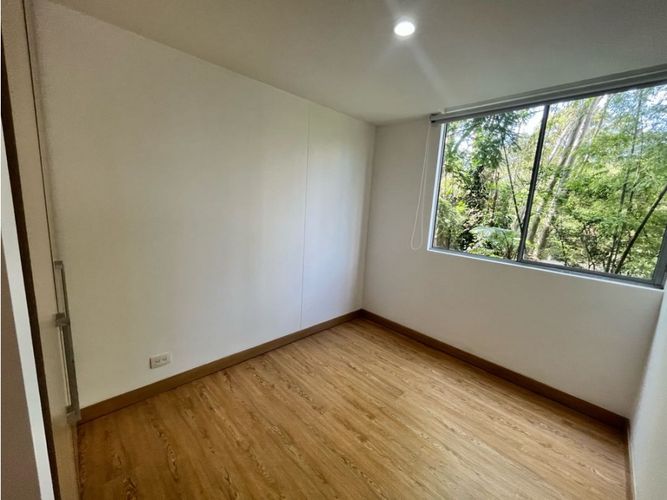 Apartamento de 2 alcobas en arriendo en El Castillo, Medellín, 80 m² · foto 16 de 24