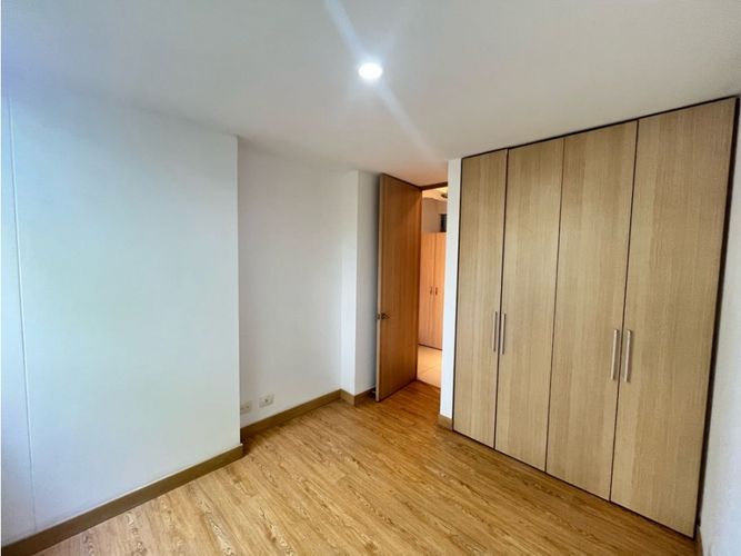 Apartamento de 2 alcobas en arriendo en El Castillo, Medellín, 80 m² · foto 17 de 24