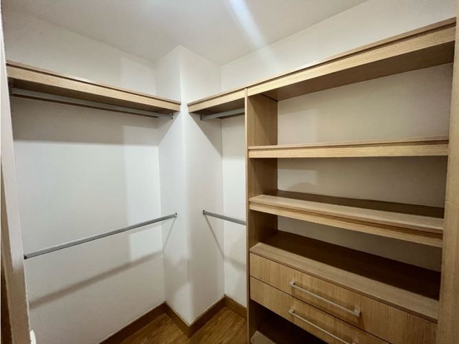 Apartamento de 2 alcobas en arriendo en El Castillo, Medellín, 80 m² · foto 18 de 24