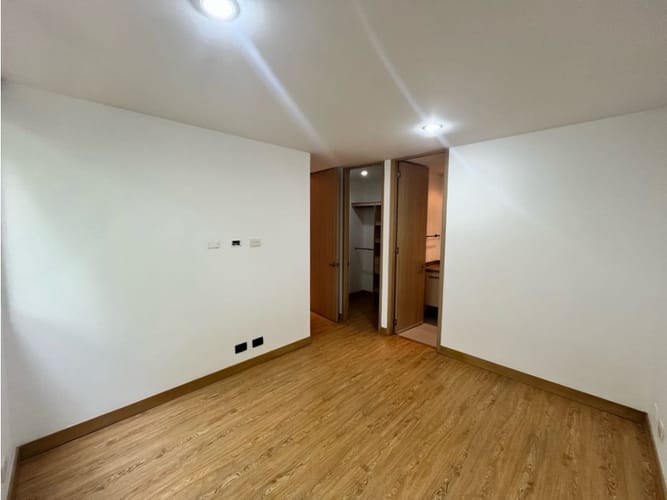 Apartamento de 2 alcobas en arriendo en El Castillo, Medellín, 80 m² · foto 23 de 24