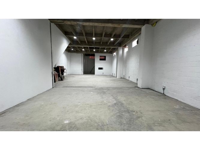 Bodega en arriendo en Boston, Medellín, 200 m² · foto 4 de 4