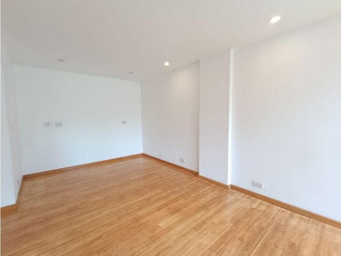Apartamento de 2 alcobas en arriendo en Astorga, Medellín, 153 m² · foto 4 de 8