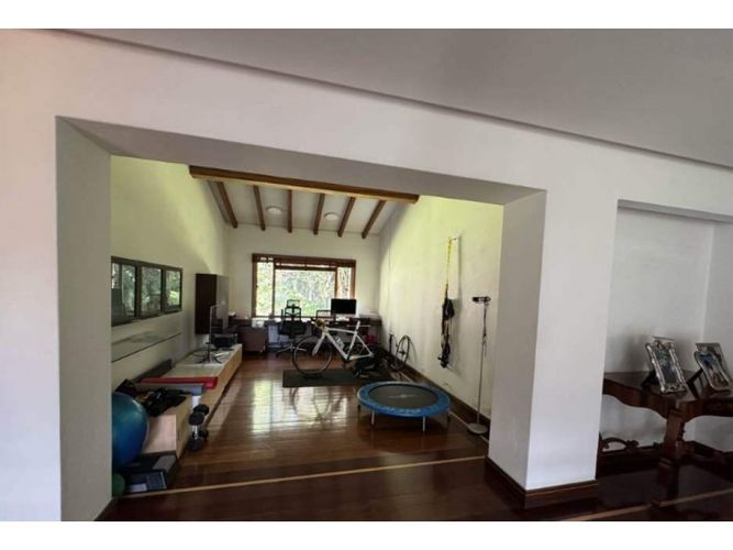 Casa de 3 alcobas en venta en Altos Del Poblado, Medellín, 523 m² · foto 3 de 13