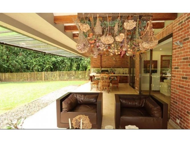 Casa de 3 alcobas en venta en Altos Del Poblado, Medellín, 523 m² · foto 6 de 13