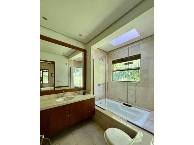 Casa de 3 alcobas en venta en Altos Del Poblado, Medellín, 523 m² · foto 12 de 13