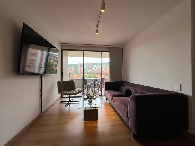 Apartamento de 2 alcobas en venta en El Poblado, Medellín, 77 m² · foto 2 de 15