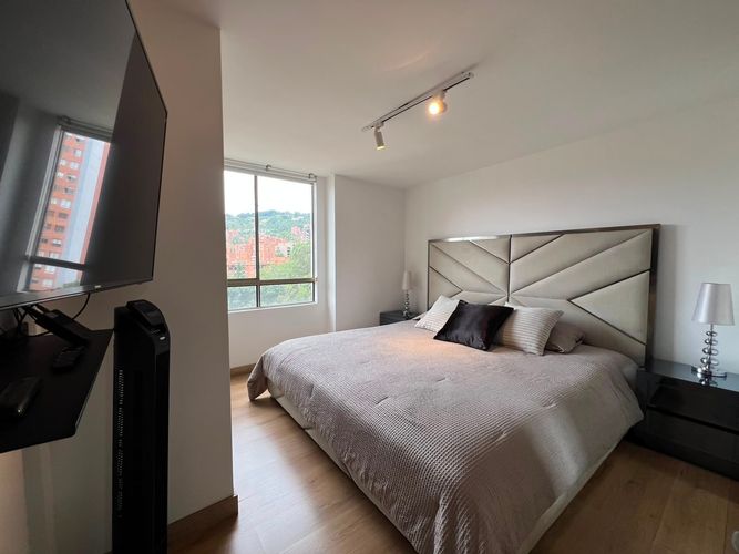 Apartamento de 2 alcobas en venta en El Poblado, Medellín, 77 m² · foto 13 de 15
