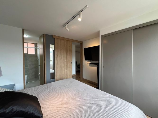 Apartamento de 2 alcobas en venta en El Poblado, Medellín, 77 m² · foto 12 de 15