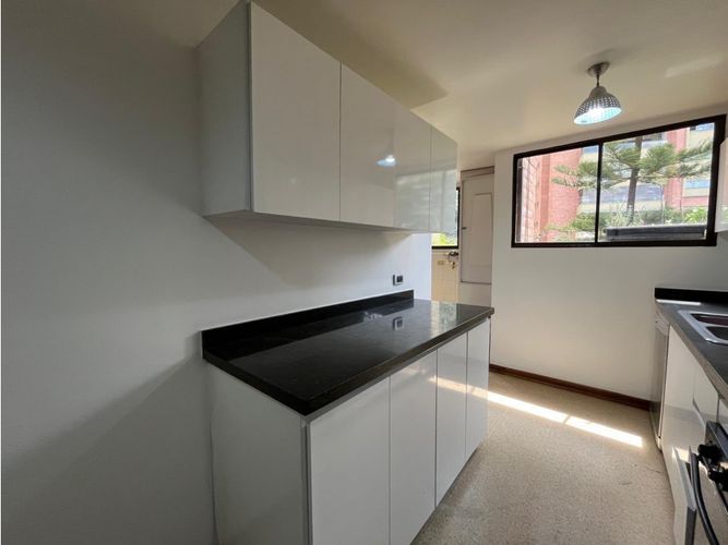 Apartamento de 3 alcobas en arriendo en El Poblado, Medellín, 136 m² · foto 2 de 12