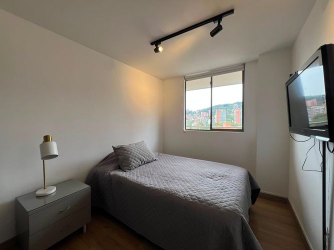 Apartamento de 2 alcobas en venta en El Poblado, Medellín, 77 m² · foto 11 de 15