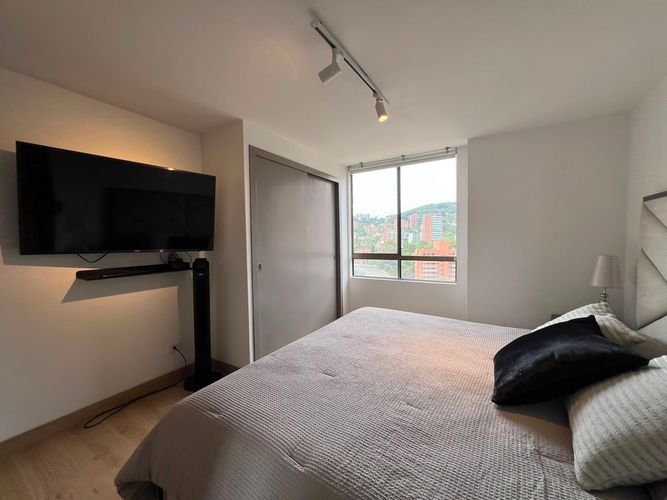Apartamento de 2 alcobas en venta en El Poblado, Medellín, 77 m² · foto 9 de 15