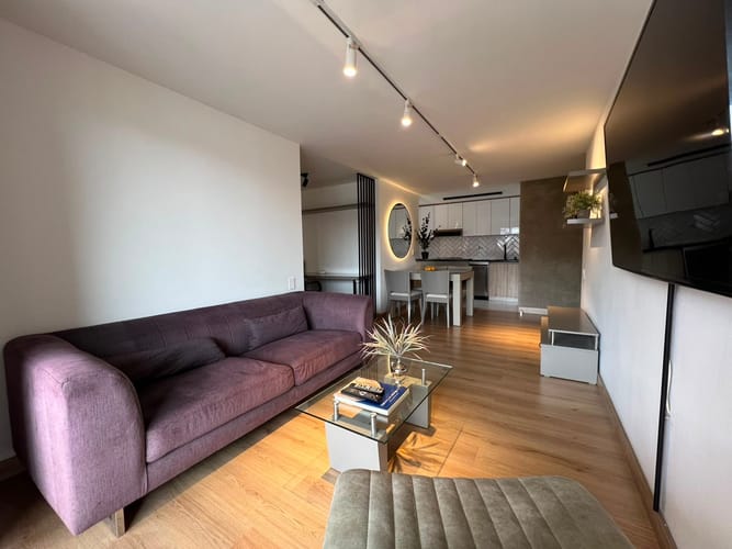 Apartamento de 2 alcobas en venta en El Poblado, Medellín, 77 m² · foto 3 de 15