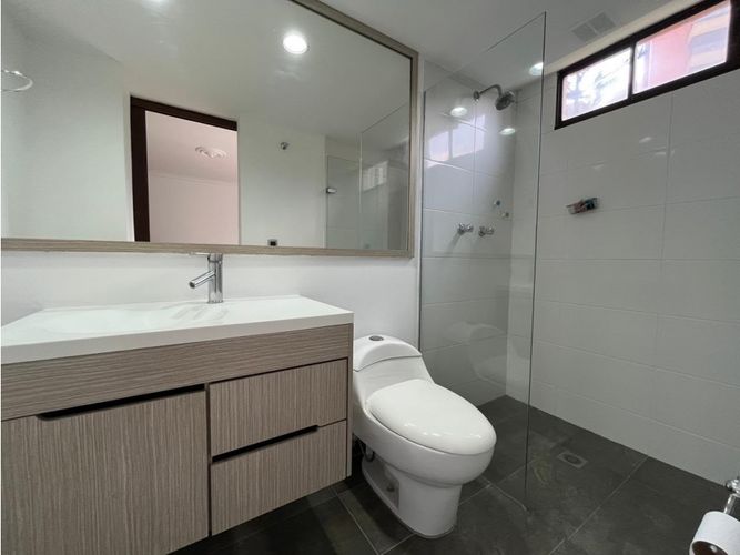 Apartamento de 3 alcobas en arriendo en El Poblado, Medellín, 136 m² · foto 7 de 12