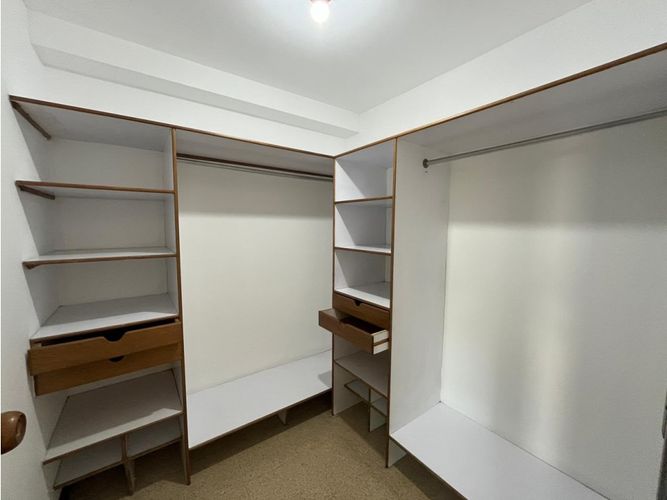 Apartamento de 3 alcobas en arriendo en El Poblado, Medellín, 136 m² · foto 9 de 12