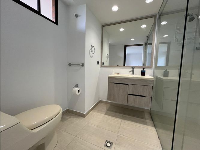 Apartamento de 3 alcobas en arriendo en El Poblado, Medellín, 136 m² · foto 12 de 12