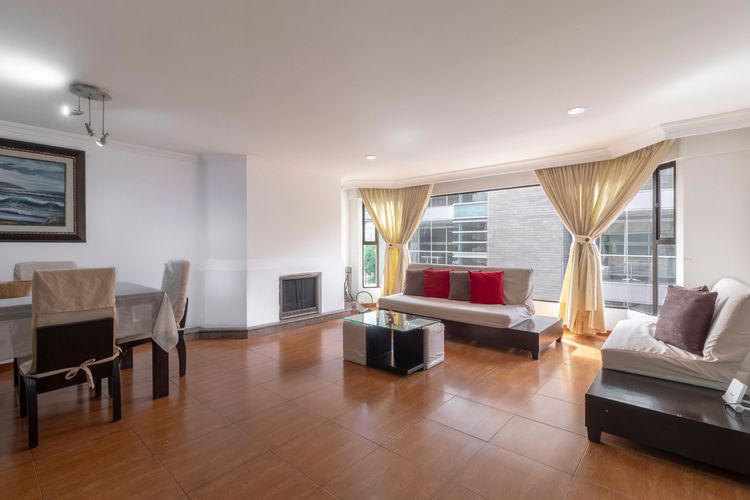 Apartamento de 3 alcobas en venta en Chico Norte, Bogotá, 140 m² · foto 2 de 17