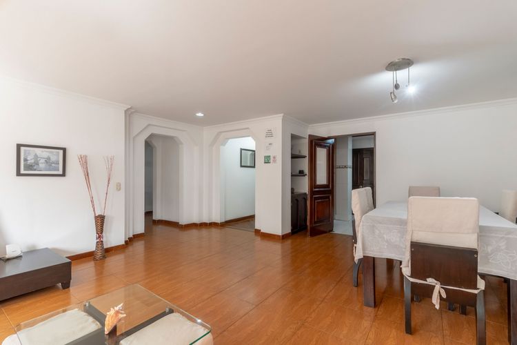 Apartamento de 3 alcobas en venta en Chico Norte, Bogotá, 140 m² · foto 3 de 17