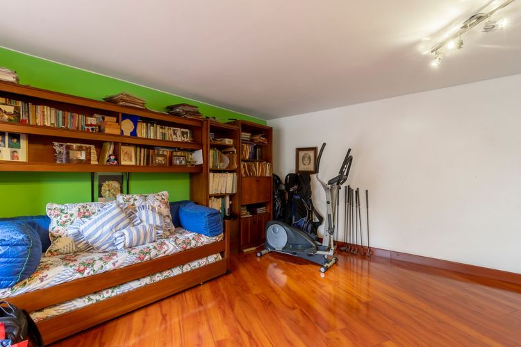 Apartamento de 3 alcobas en venta en Los Rosales, Bogotá, 243 m² · foto 9 de 20