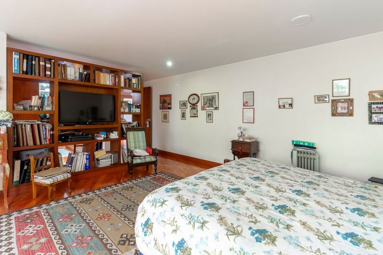 Apartamento de 3 alcobas en venta en Los Rosales, Bogotá, 243 m² · foto 11 de 20