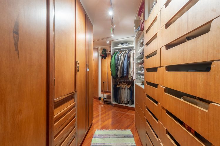 Apartamento de 3 alcobas en venta en Los Rosales, Bogotá, 243 m² · foto 13 de 20