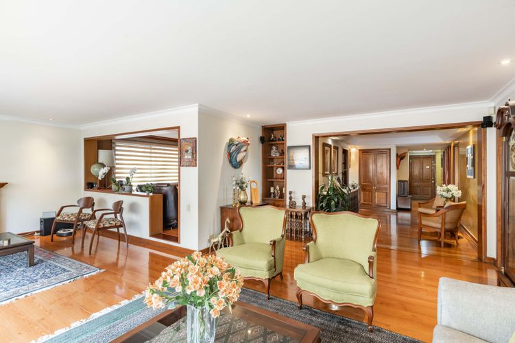 Apartamento de 4 alcobas en venta en Chico, Bogotá, 321 m² · foto 3 de 20