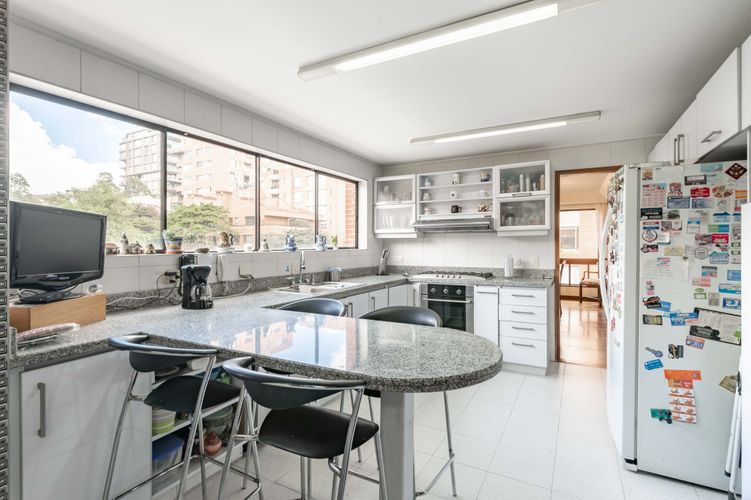Apartamento de 4 alcobas en venta en Chico, Bogotá, 321 m² · foto 13 de 20